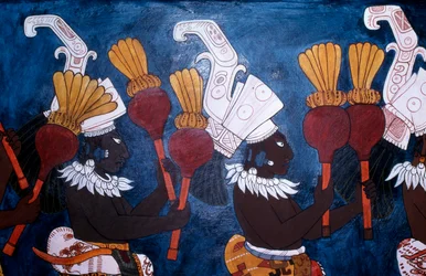 Reproducción de un mural que muestra músicos con sonajas durante una ceremonia, del Templo de los Murales, Bonampak